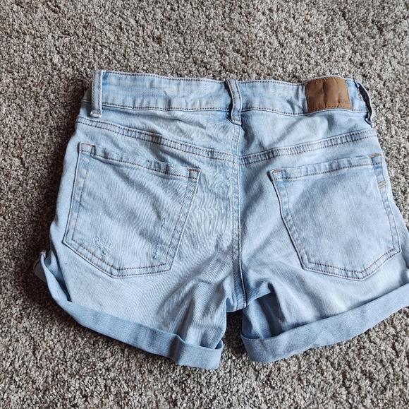 Aero Size 00 Distressed Low Rise Midi Jean Shorts! - Picture 8 of 12